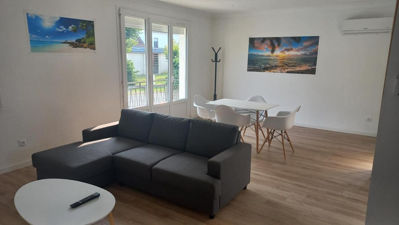 Maison Spacieuse Avec Un Terrain Casseneuil Exterior foto